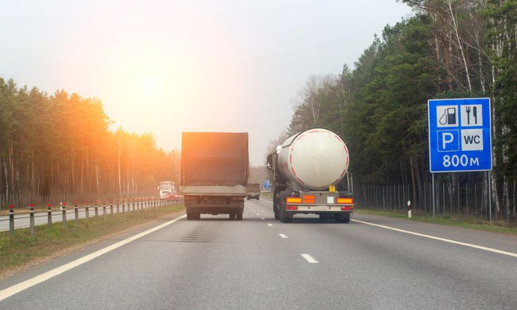 que se considera mercancia peligrosa normativa transporte camion